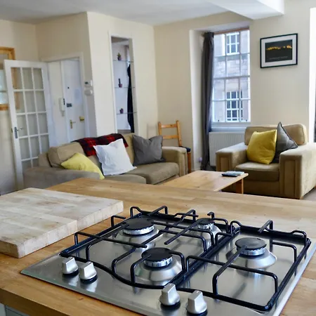 Apartment 1 Bedroom Near Castle Sleeps 2