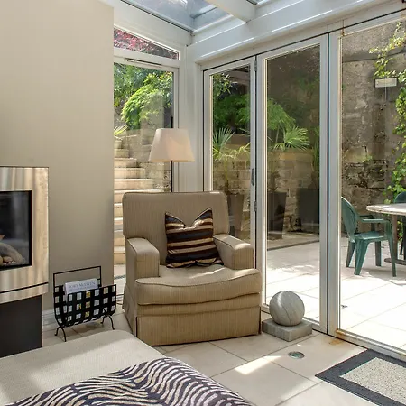 Deluxe Retreat Apartment