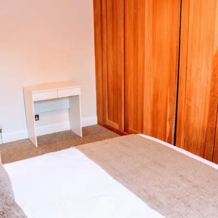Apartamento 1 Bedroom In Leafy Morningside Edimburgo