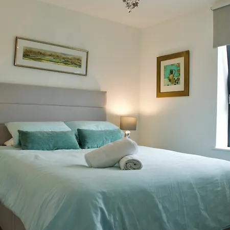 2 Bedroom With Free Parking