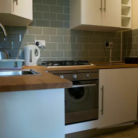 1 Bedroom Flat - 15 Mins From City Centre Apartament *