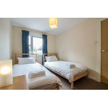 Tatil Evi Immaculate 2 Bed House, Sleeps 6, Free Parking Edinburgh
