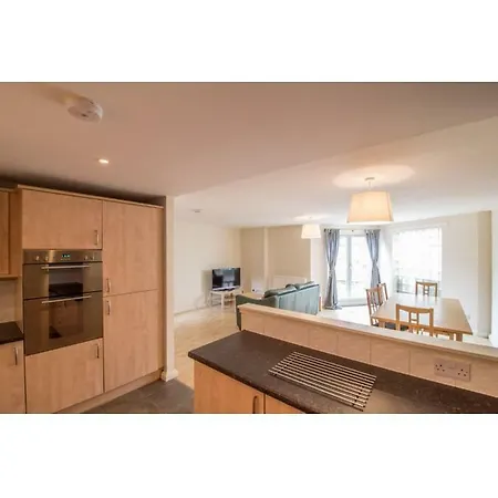 Immaculate 2 Bed House, Sleeps 6, Free Parking * Edinburgh