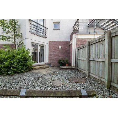 Immaculate 2 Bed House, Sleeps 6, Free Parking Tatil Evi Edinburgh