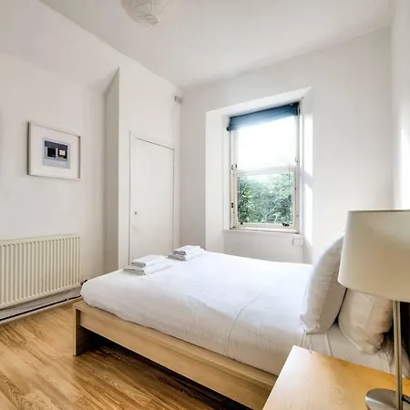 Homely 2br Flat In By Guestready Edinburgh