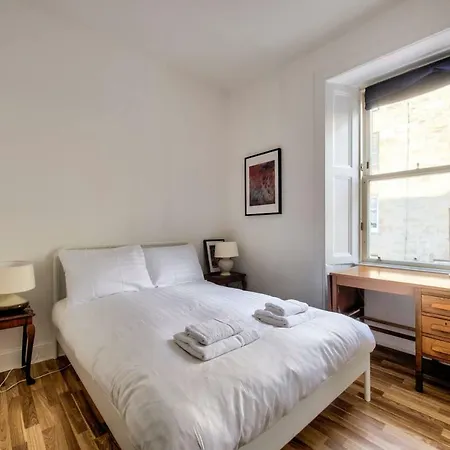 Apartment Homely 2br Flat In By Guestready
