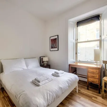 Apartment Homely 2br Flat In By Guestready *