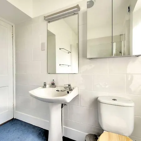 Apartment Homely 2br Flat In By Guestready *