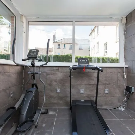 Luxury Central Townhouse With A Hot Tub