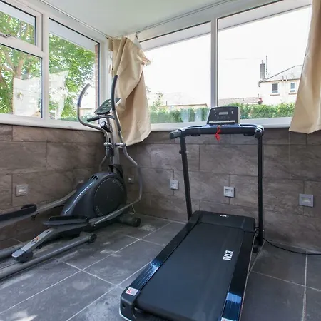 Luxury Central Townhouse With A Hot Tub *