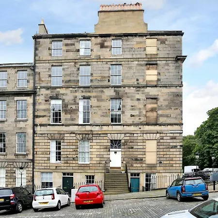The New Town Off Drummond Place Apartment