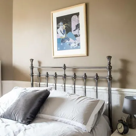 Apartamento Homely 1br Flat In By Guestready