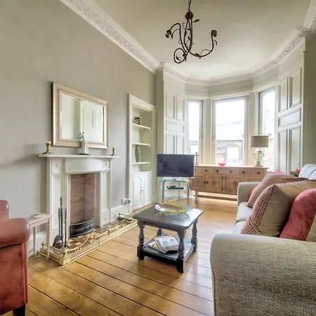 Apartamento Homely 1br Flat In By Guestready *