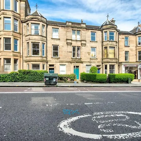 Homey 2br Flat In By Guestready Apartment