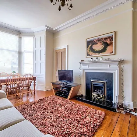 Homey 2br Flat In By Guestready *