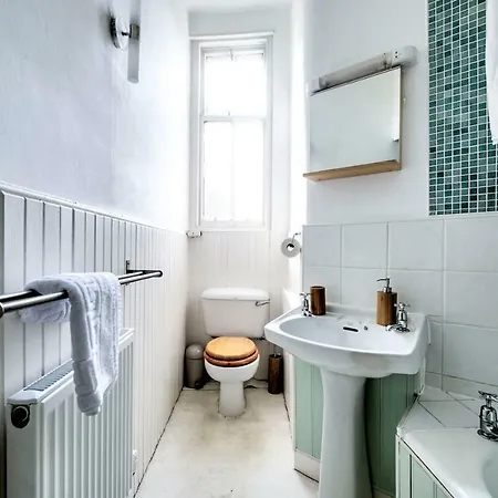 Homey 2br Flat In By Guestready *