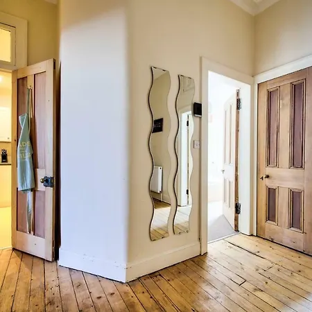Apartment Homey 2br Flat In By Guestready