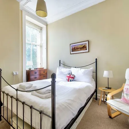 Homey 2br Flat In By Guestready Edinburgh