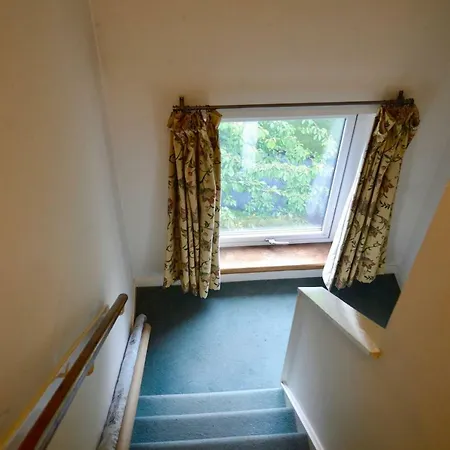 Spacious And Light 3 Bedroom Flat In Scenic Canonmills