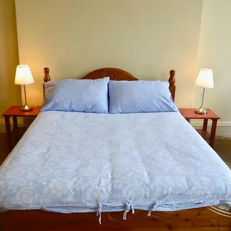 Charming Traditional 2 Bedroom Flat In New Town