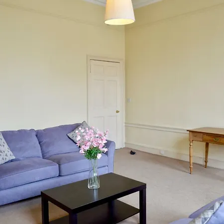Charming Traditional 2 Bedroom Flat In New Town Appartement *