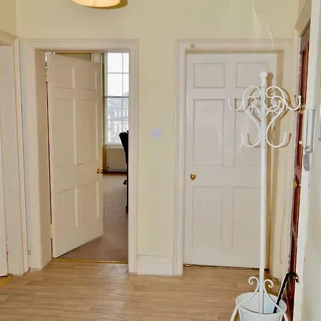Charming Traditional 2 Bedroom Flat In New Town * Édimbourg
