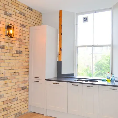 Spacious 3 Bedroom Flat In Marchmont 爱丁堡