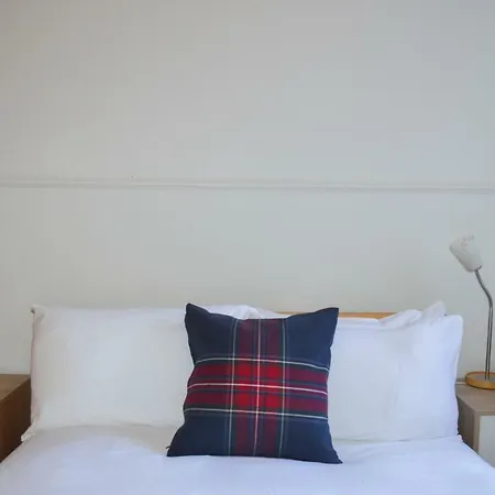 Spacious 3 Bedroom Flat In Marchmont 爱丁堡