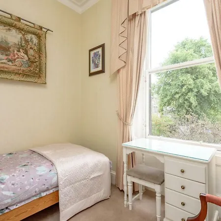 No 45 Bed & Breakfast Edinburg