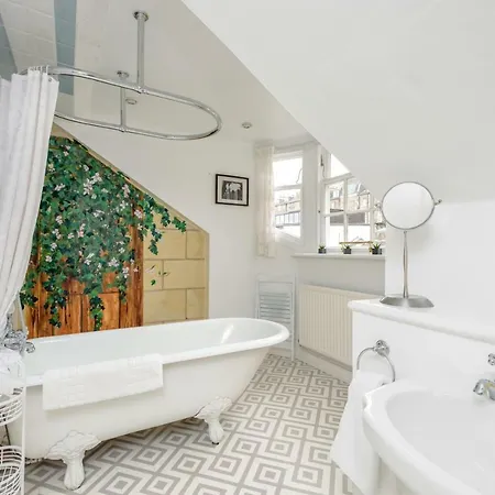 The Albany Street Apartment