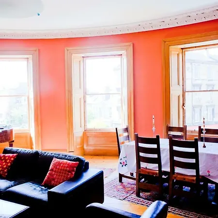 Epicurean Clerk * Edinburgh