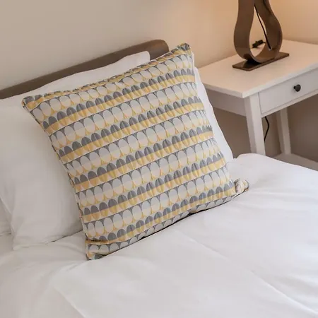 דירה Royal Mile 2 Bedroom Next To The Castle אדינבורו