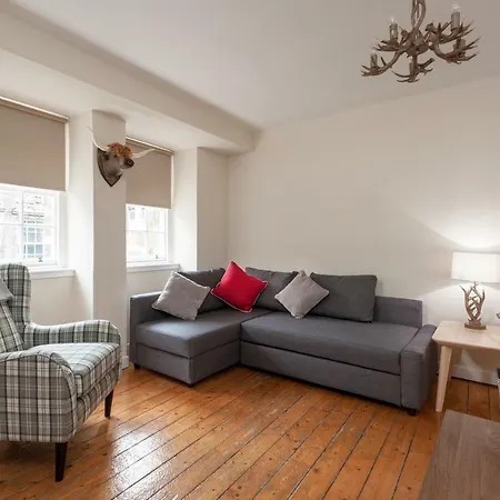 Royal Mile 2 Bedroom Next To The Castle דירה *