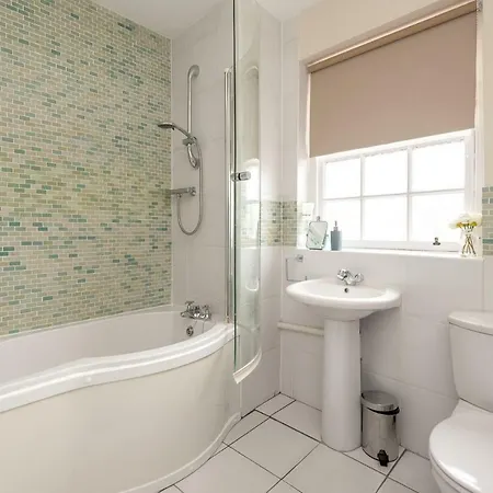 Royal Mile 2 Bedroom Next To The Castle אדינבורו