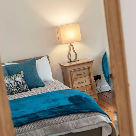 Royal Mile 2 Bedroom Next To The Castle אדינבורו