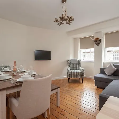 Royal Mile 2 Bedroom Next To The Castle דירה