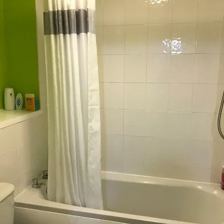 דירה Modern 2 Bedroom *