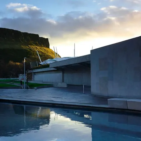 Apartment Stylish Near Royal Mile Edinburgh