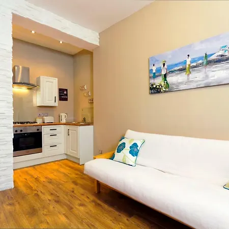 Stylish Near Royal Mile Apartment Edinburgh