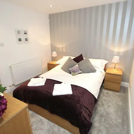 Quiet City Centre New Town Mews Flat With Parking