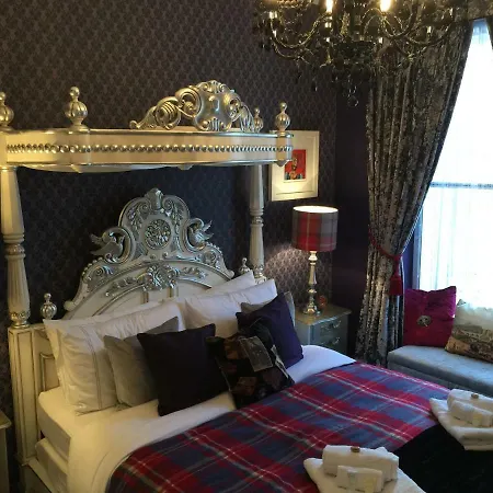 The Bonnie Bide Awa' * Edinburgh