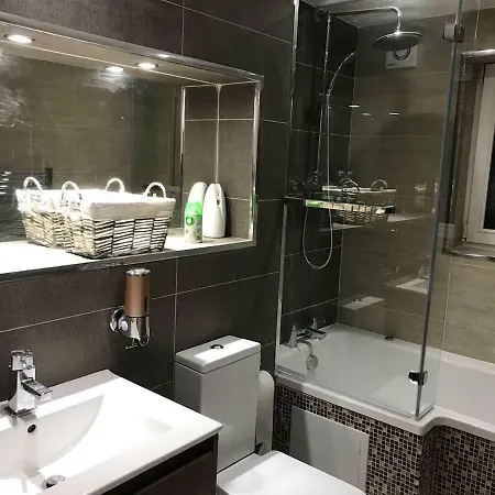 Beechmount דירה *