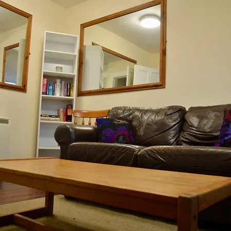 Apartment 1 Bedroom Sleeps 2