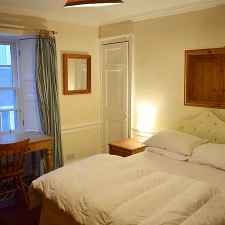 1 Bedroom Sleeps 2 *