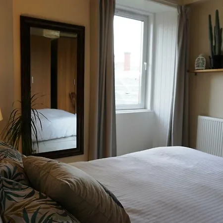 Comfortable Central West End *