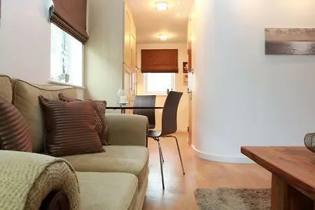 Holyrood With Parking & Lift Access Apartament *