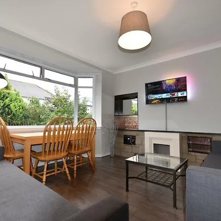 Sighthill 3 Bedrooms With Private Garden ヴィラ