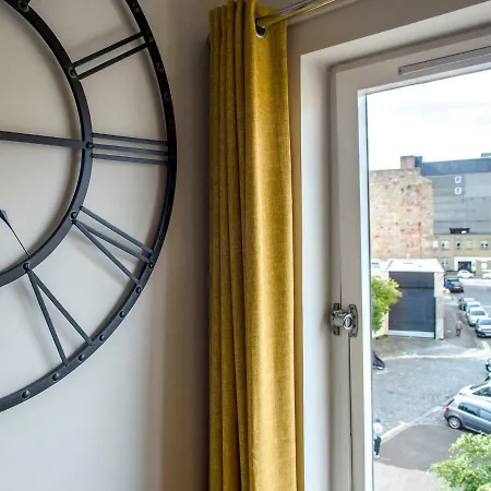 Gilmours Entry Luxury *