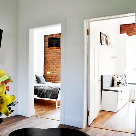 Apartment Stylish Flat In 1860's Listed Building *