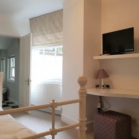 Apartment Fabulous With Three Ensuite Bedrooms, Private Patio And Garden Edinburgh